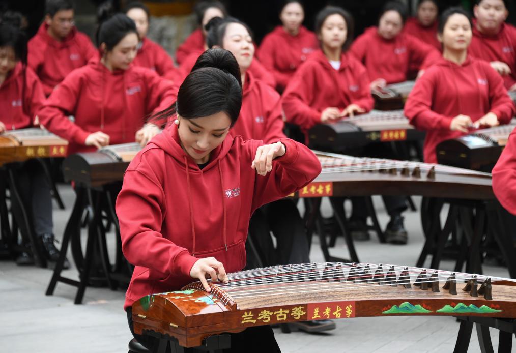 百架“兰考古筝”亮相中央音乐学院(图2)