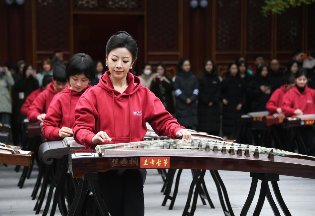 百架“兰考古筝”亮相中央音乐学院(图1)