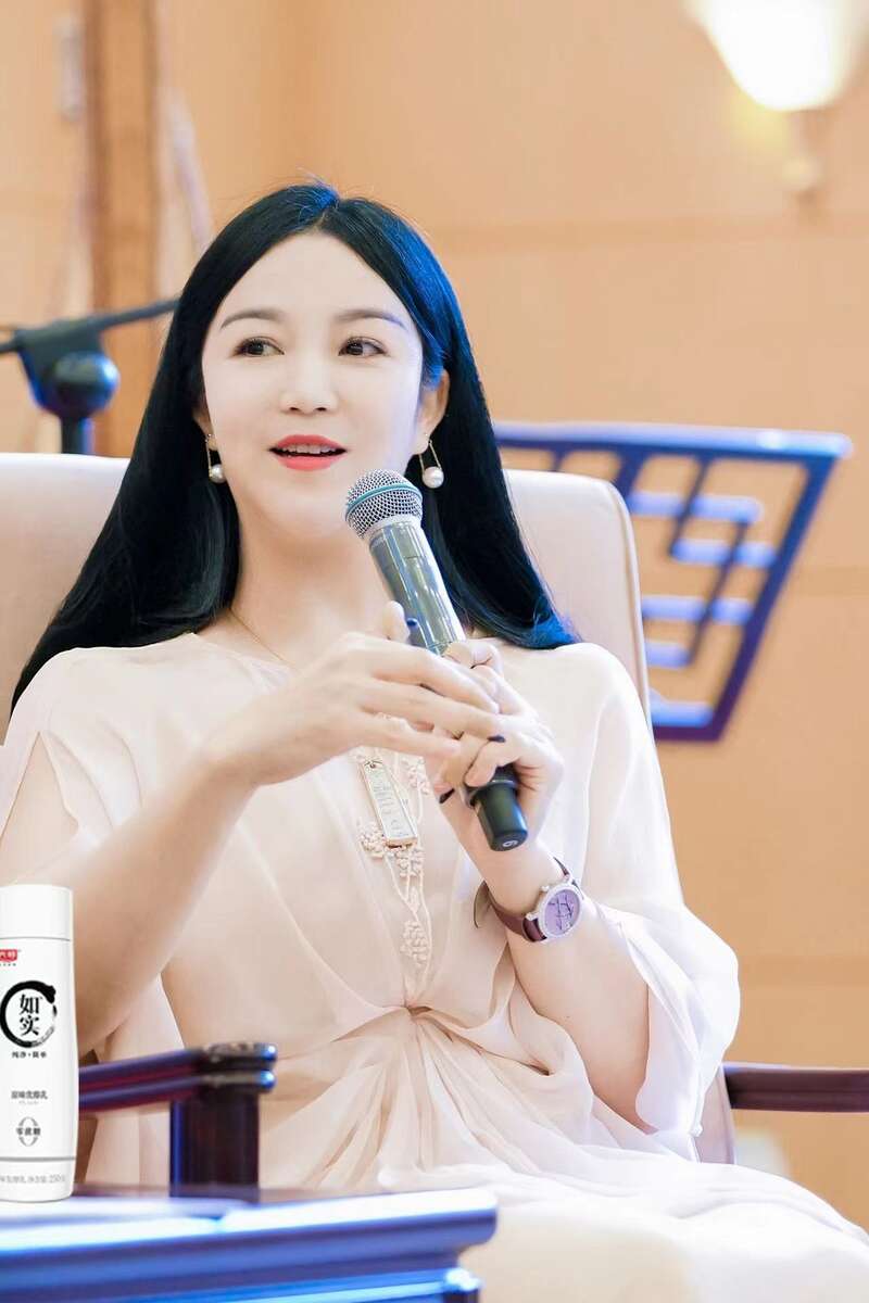 古筝演奏家袁莎专辑《出水莲》发行限量版纪念品同场发布(图2)