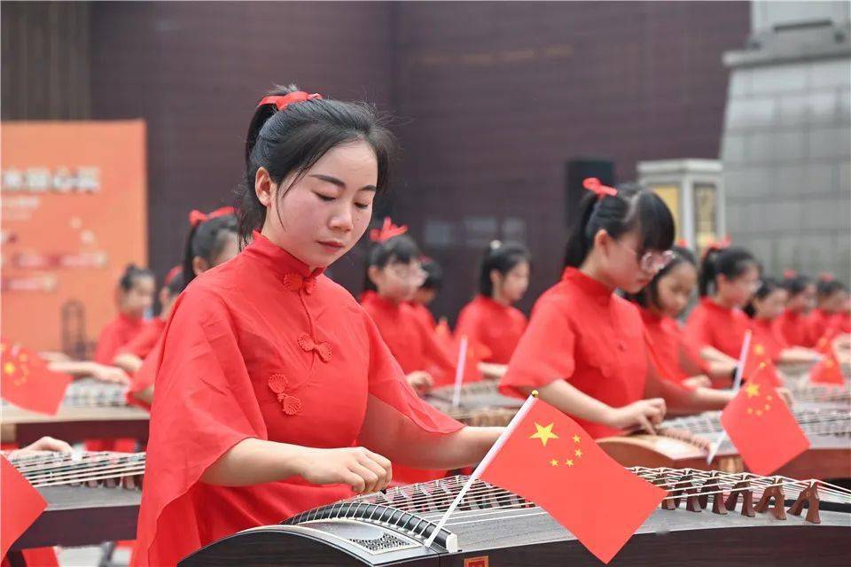 古筝齐奏国乐飘香！大型古筝展演在大涌上演(图1)