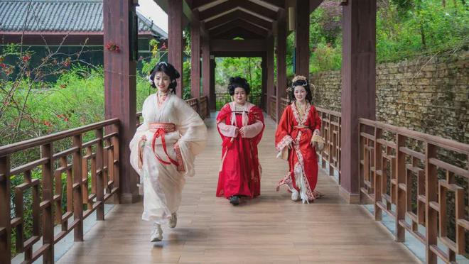 上百名“芙蓉仙女”齐聚武隆芙蓉江仙境盛宴来袭(图4)