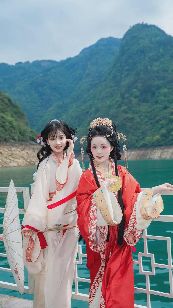 上百名“芙蓉仙女”齐聚武隆芙蓉江仙境盛宴来袭(图5)