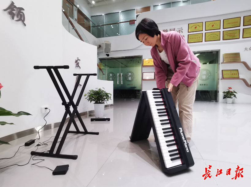 武汉产智能钢琴可折叠携带已收到欧洲2000台订单(图1)