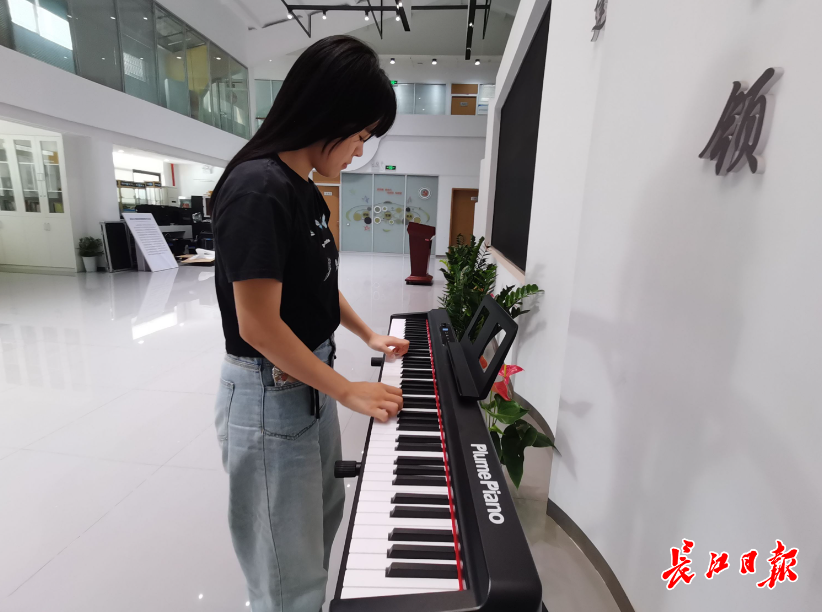 武汉产智能钢琴可折叠携带已收到欧洲2000台订单(图2)