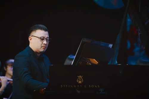 低调内敛音乐之魂——吴俊成以深邃琴音诠释生活的钢琴演奏家(图1)