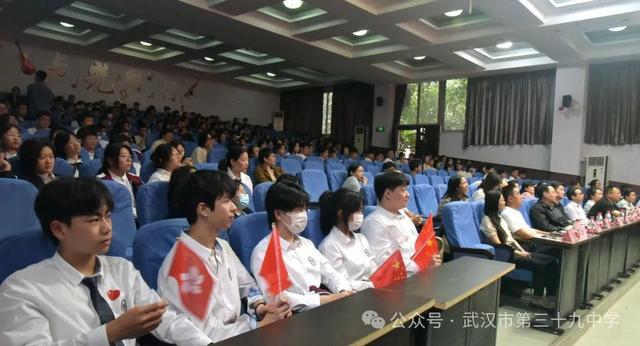 武汉市第三十九中学：当钢琴遇上合唱青春之歌在校园唱响(图3)
