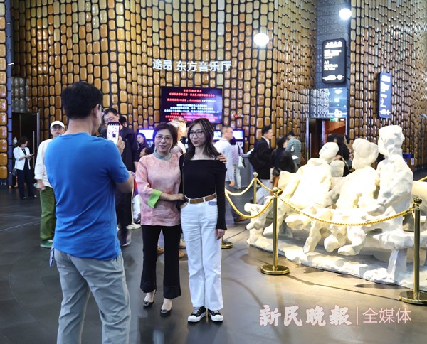 建筑师傅国华雕塑《流金家园》落成暨加拿大钢琴家史蒂夫·贝瑞卡《金色五月》独奏音乐会(图6)