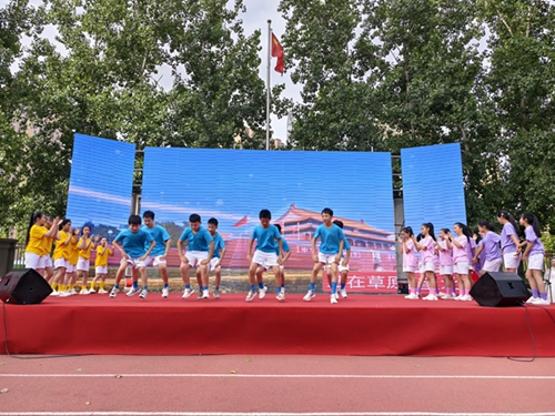 管城回族区腾飞路七里河小学举行“绽放艺术风采激发强国力量”庆六一文艺汇演活动(图2)