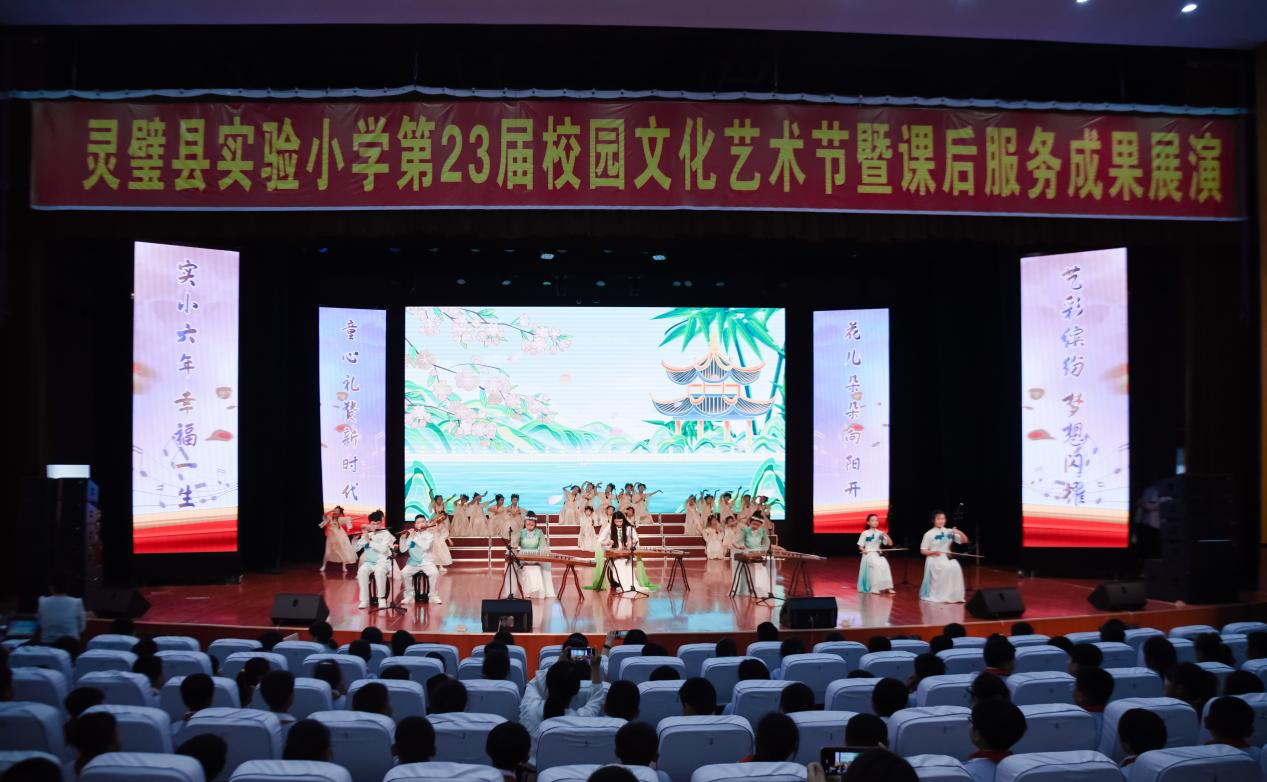 童心礼赞新时代花儿朵朵向阳开(图3)