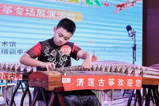 人气冠军黄俊驰-敦煌国乐•“琴台知音”首届古筝艺术节-黄冈赛区(图3)