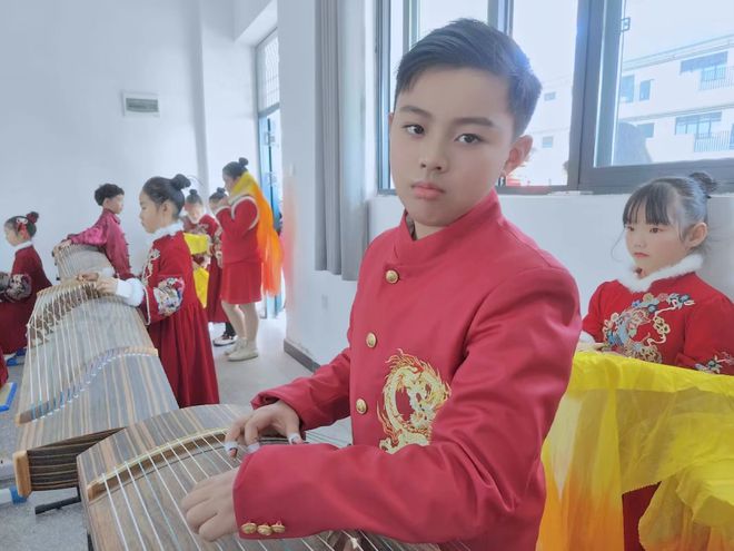人气冠军黄俊驰-敦煌国乐•“琴台知音”首届古筝艺术节-黄冈赛区(图5)
