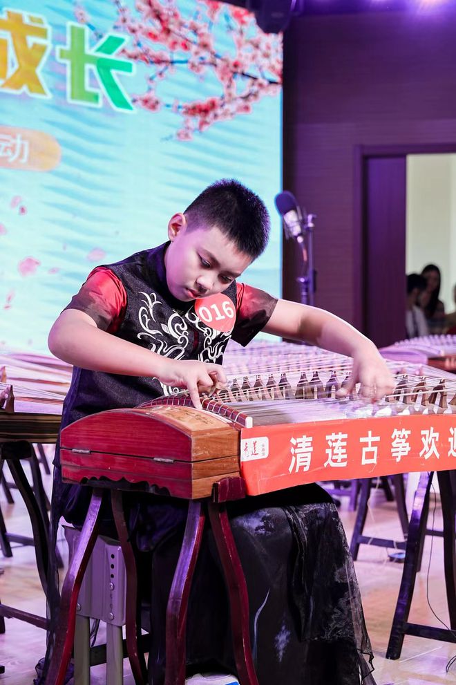 人气冠军黄俊驰-敦煌国乐•“琴台知音”首届古筝艺术节-黄冈赛区(图4)