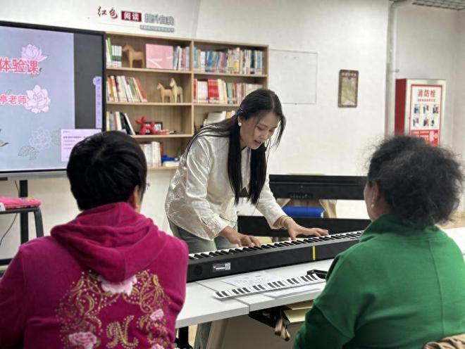 爱乐学堂中老年人钢琴电子琴培训机构：点燃晚年艺术梦想(图1)