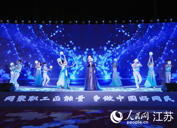 侧记丨“沾泥土带露珠”的音符在网间流淌(图1)