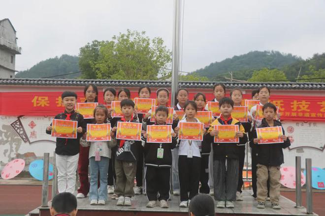 “文化和自然遗产日”非遗宣传展示系列活动——七里小学剪纸活动(图3)