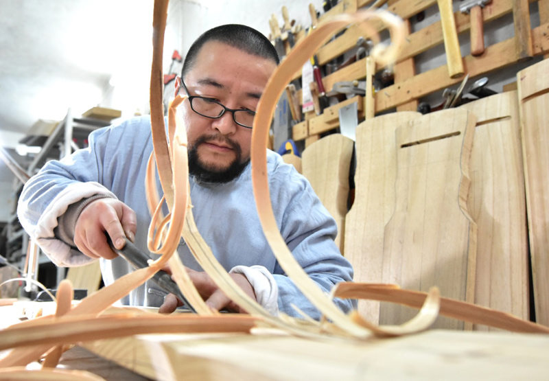 走近非遗古琴制作艺人(图2)