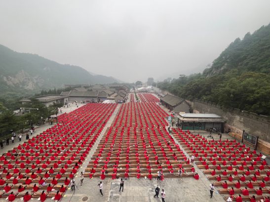 2023人同台齐奏古筝北京长城国乐大典让民乐奏响居庸关(图2)
