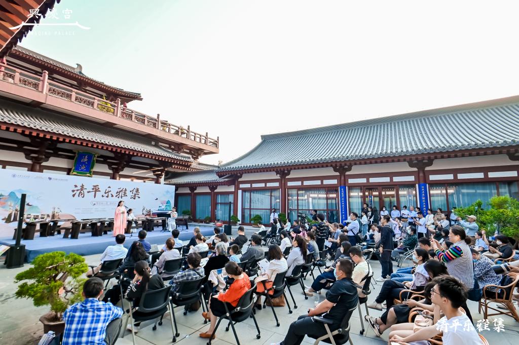 “清平乐”古琴雅集——《古琴演奏实践》西安交大师生音乐会在兴庆宫举办(图1)