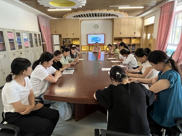 “琴声悠扬亮我风采”——临泉县韦寨镇中心幼儿园教师钢琴弹唱技能考核简报(图3)