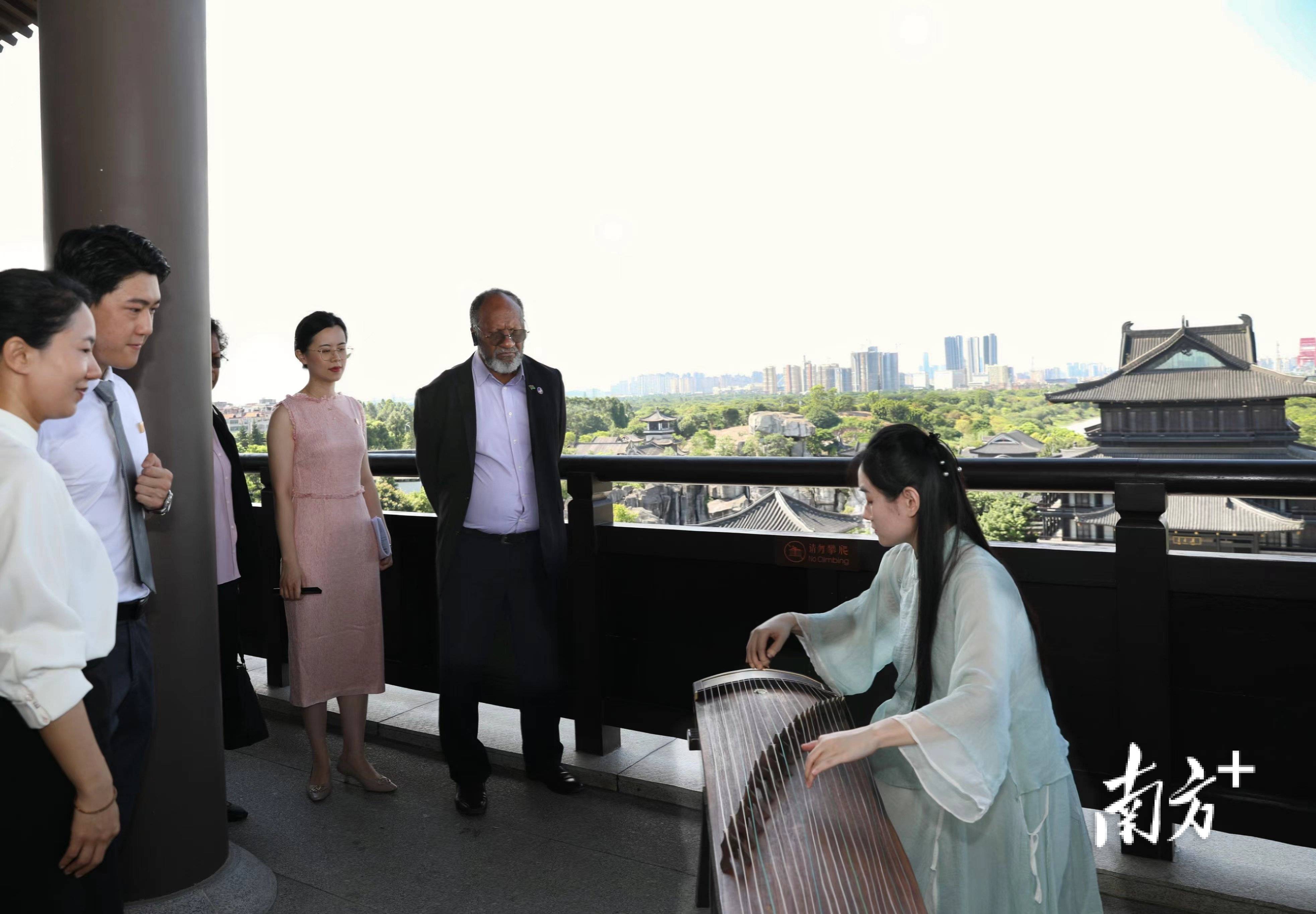 穿粤剧戏服、听古筝名曲……又一国家总理访问广东首站去了这里(图3)