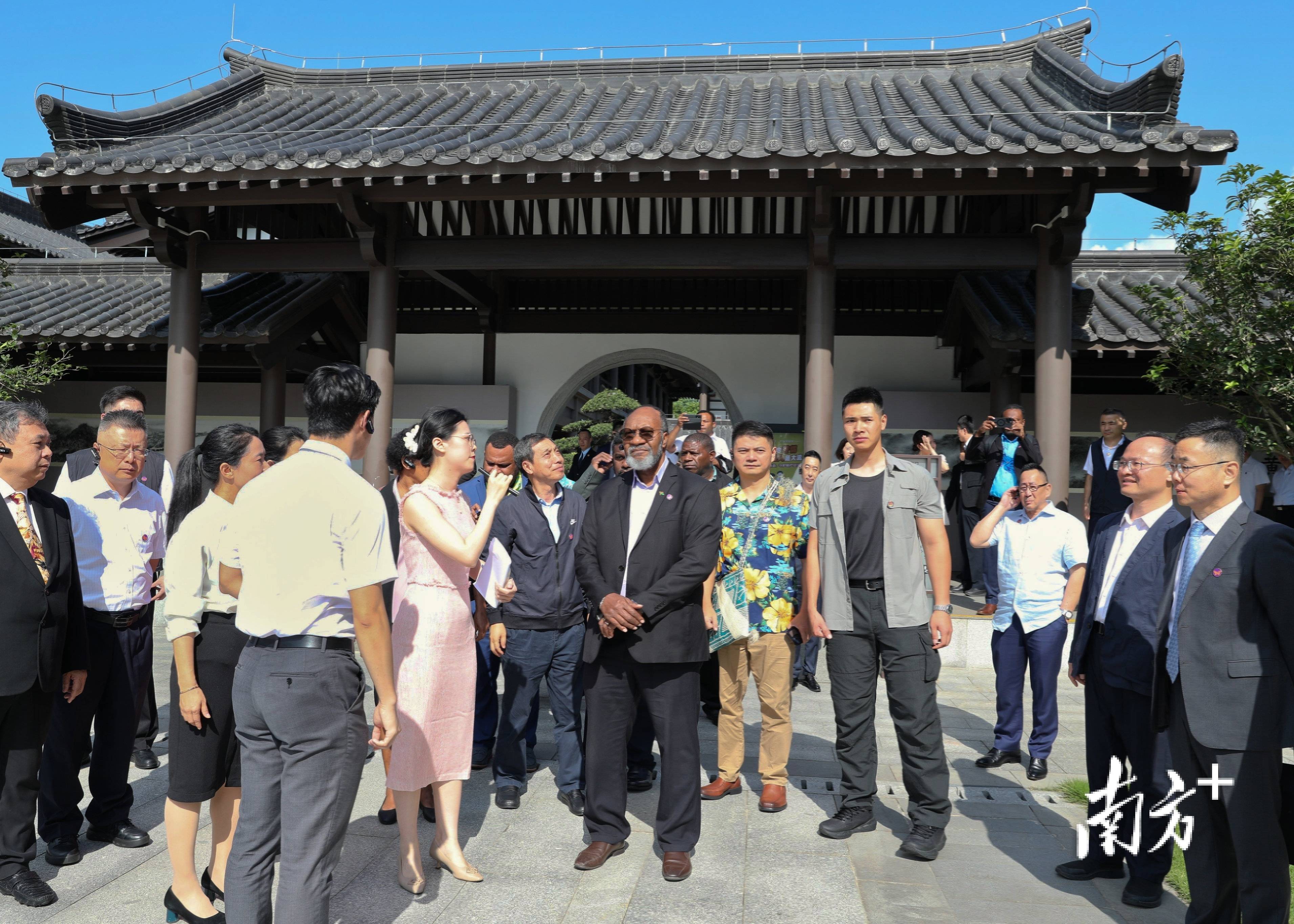 穿粤剧戏服、听古筝名曲……又一国家总理访问广东首站去了这里(图6)