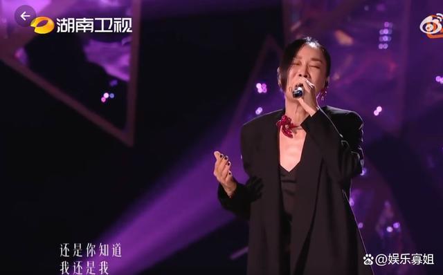 那英近乎清唱好听钢琴伴奏下的天籁之音(图1)