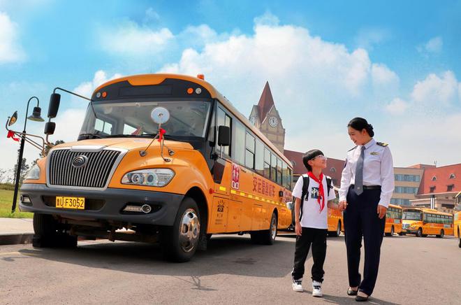 特色化服务助力“双减”！青岛温馨校车打造学生流动乐园(图4)
