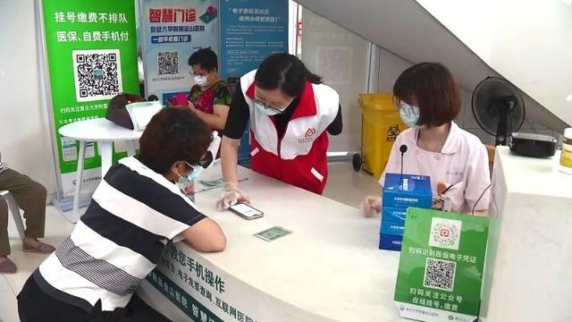钢琴声伴着草药香金山这里就医很舒心！(图10)