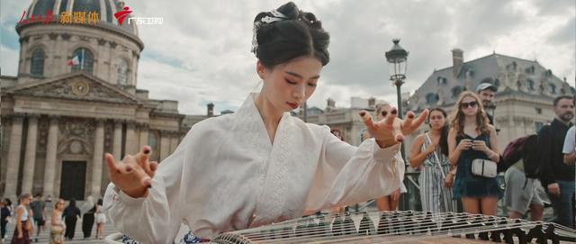 中国功夫绽放巴黎“峨眉女团”海外亮相传递奥运精神(图4)