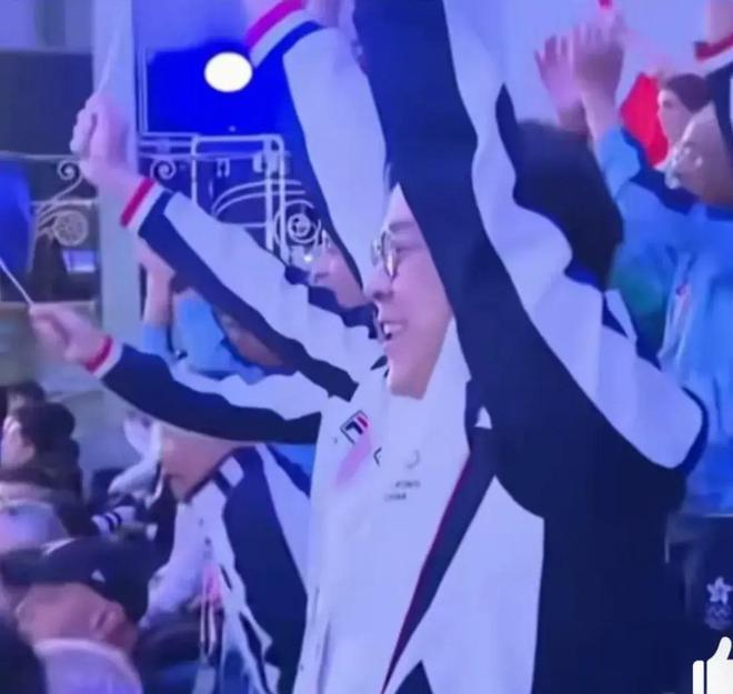 没想到41岁的霍启山竟以这种方式成为了“全网焦点”！(图2)