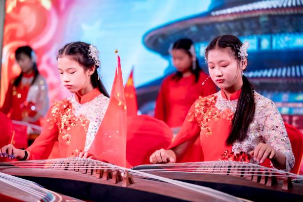 弘扬传统文化绽放艺术之美西平县唐韵艺术中心古筝班年度汇演圆满落幕(图2)