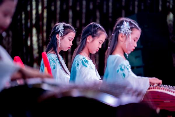 弘扬传统文化绽放艺术之美西平县唐韵艺术中心古筝班年度汇演圆满落幕(图4)