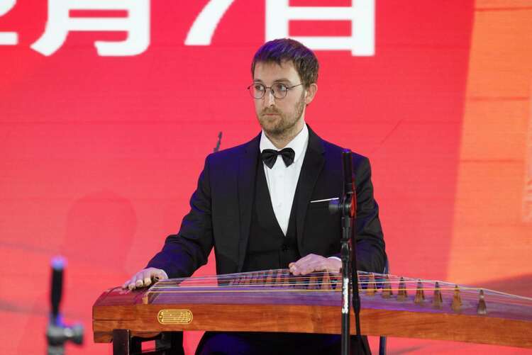 西班牙留学生弓志成：弹奏古筝让我融入中国文化(图7)
