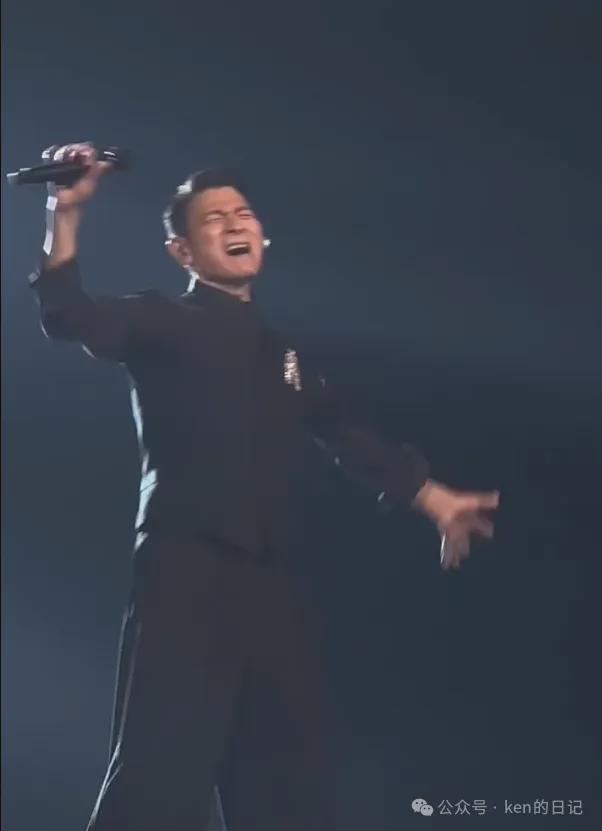 刘德华杭州演唱会日记：赵增熹的钢琴声给了男人哭吧不是罪的灵魂(图7)