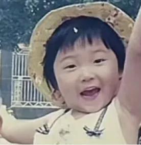 吴艳妮晒入学照“钻石肚脐”惹争议网友：是学生该有的样子吗(图3)
