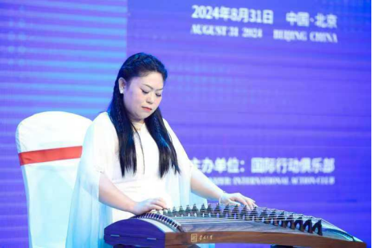 古筝演奏家张海风老师赴京参加第八届中外友好与文化之夜演出(图3)