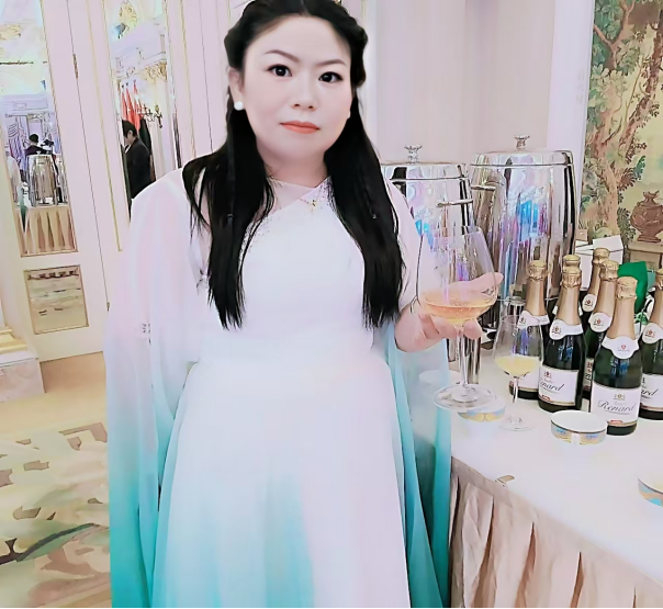 古筝演奏家张海风老师赴京参加第八届中外友好与文化之夜演出(图5)
