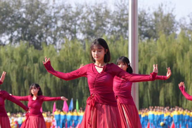 高燃来袭震撼全场丨河间英华学校第三届体育艺术节盛大开幕！(图12)