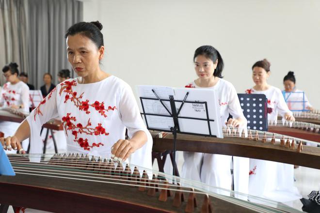 罗平县：老年大学搬新家阔步向前乐享“银”时光(图1)