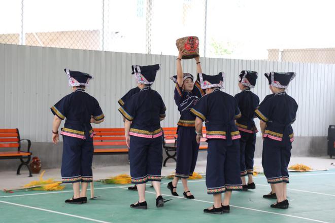 罗平县：老年大学搬新家阔步向前乐享“银”时光(图4)