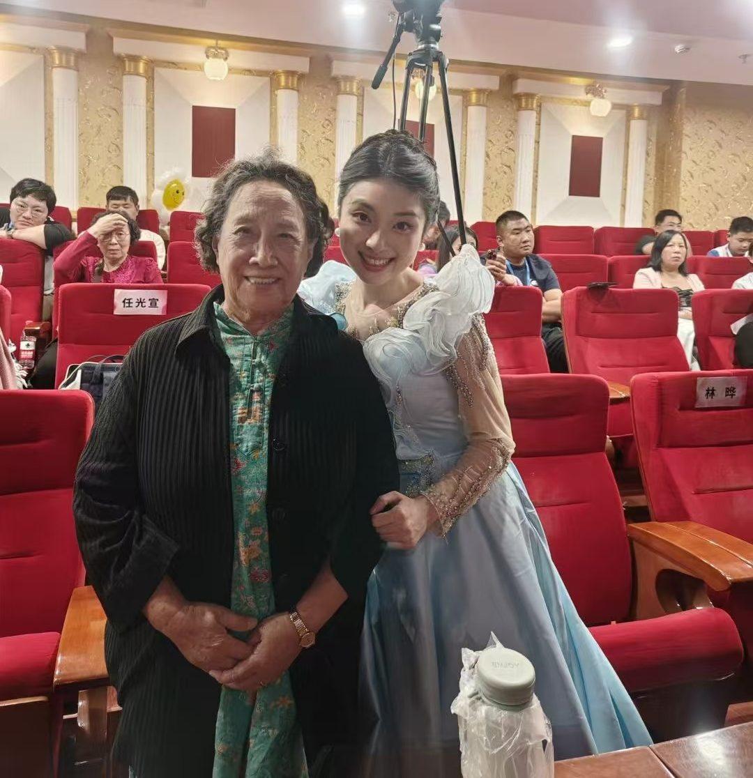 青年古筝演奏家陆文婷群星闪耀交响音乐会古筝演奏《月亮月光光》惊艳全场(图6)