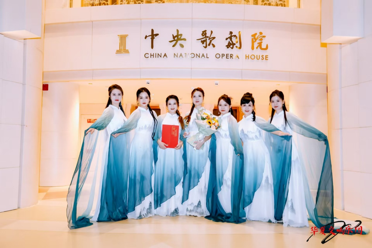 山水琴筝艺术中心创始人边盼云、黄瑶引领国乐风尚与60人交响乐团合奏《万疆(图6)