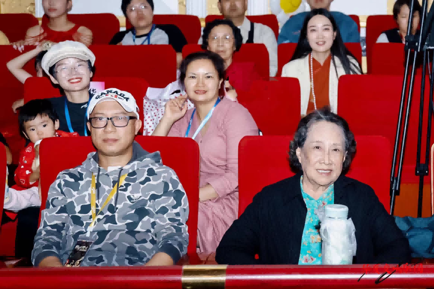 山水琴筝艺术中心创始人边盼云、黄瑶引领国乐风尚与60人交响乐团合奏《万疆(图7)