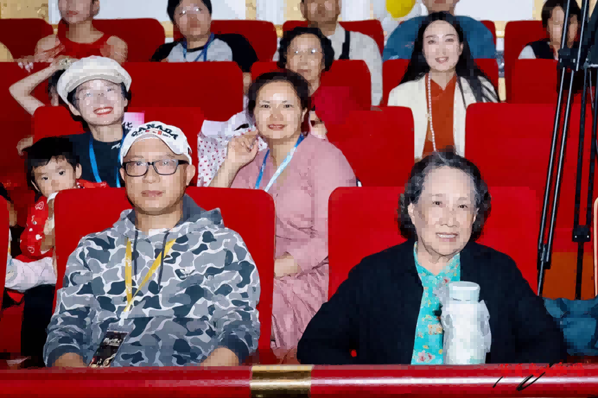 青年古筝演奏家陈慧玲在中央歌剧院交响音乐会上绽放光彩(图6)