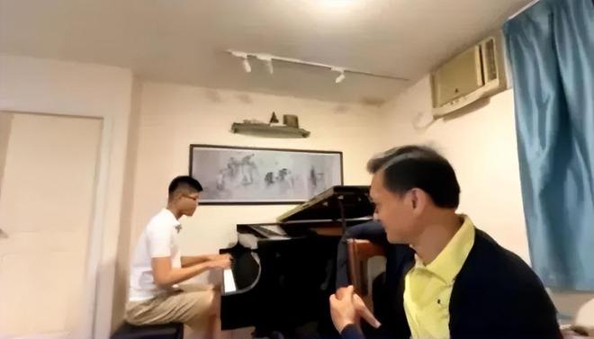 自闭症儿考获钢琴演奏级香港男星大方报喜停工十年付出有回报(图3)