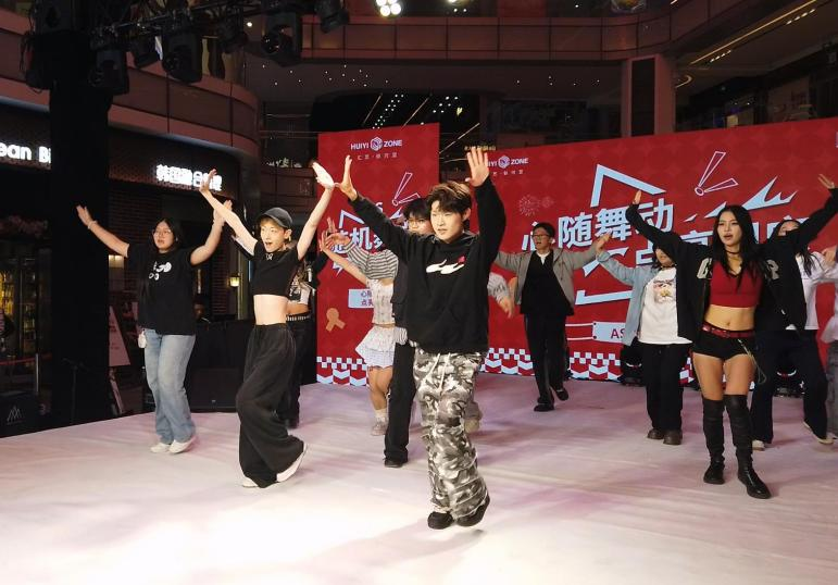 国潮古韵燃动郑州！汇艺·银河里“点亮”国庆夜空(图8)