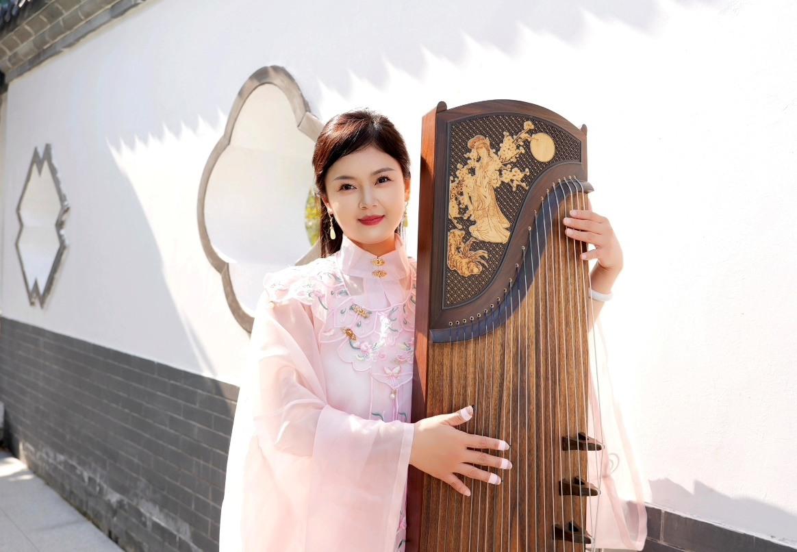 青年古筝演奏家董莹在中央歌剧院群星闪耀交响音乐会上大放异彩(图9)