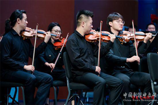 吴邦银演奏古筝曲《高山流水》献礼建国75周年交响音乐会(图3)