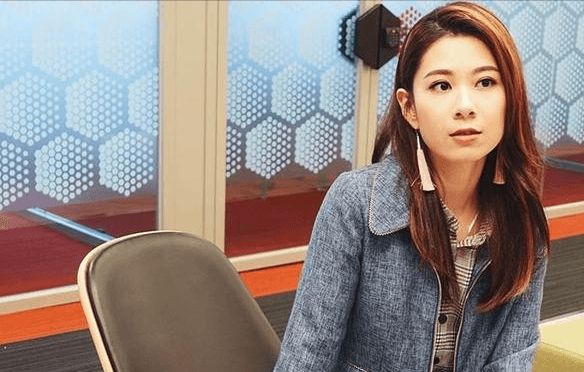 叶晴晴表面过气歌手实则背景深厚！爷爷是元帅父亲商界大佬(图1)