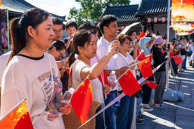 难得一见！208位孩子摆出75造型古筝合奏《爱我中华》庆国庆(图10)